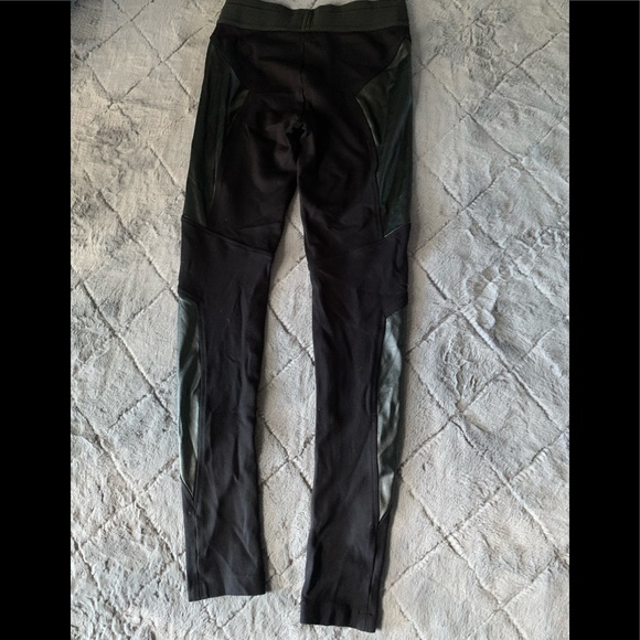 BCBGMAXAZRIA leggings with leather trim size XS - Picture 4 of 5